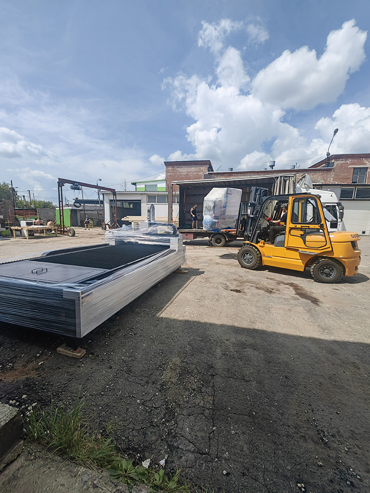 Аппарат лазерной резки листового металла  1500 W