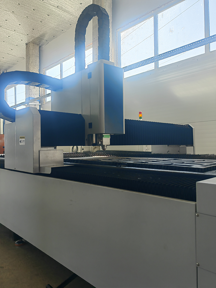 Аппарат лазерной резки листового металла  3000 W