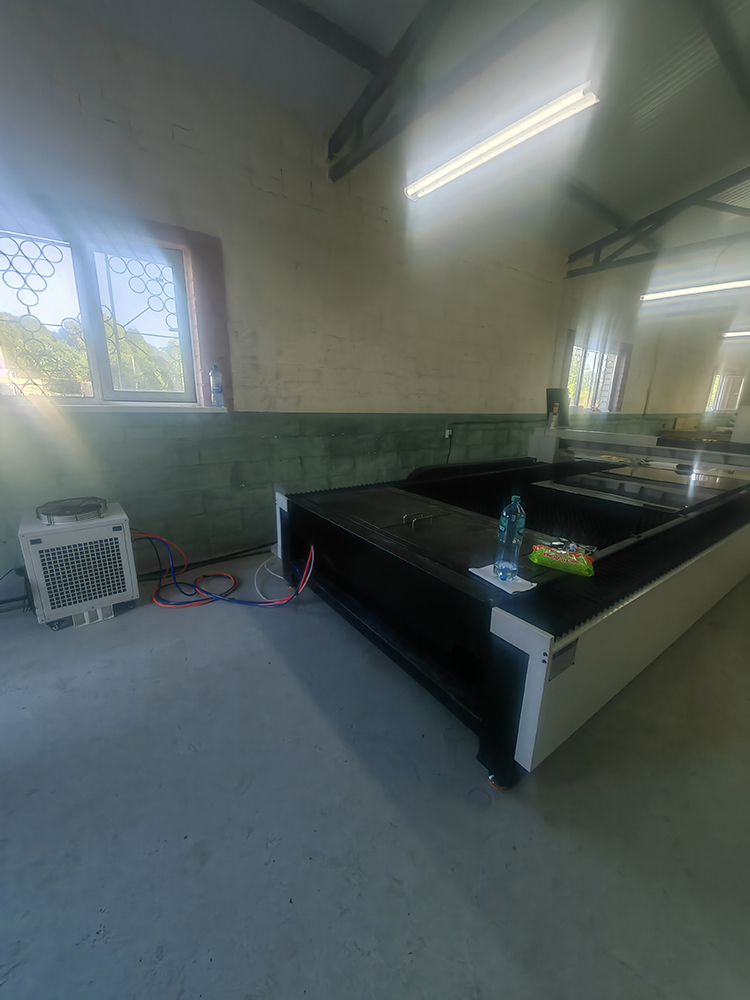 Аппарат лазерной резки листового металла  1500 W