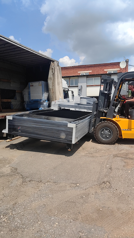 Аппарат лазерной резки листового металла  3000 W