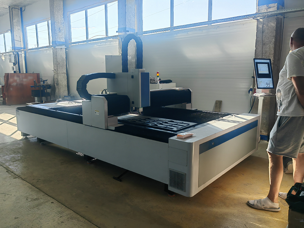 Аппарат лазерной резки листового металла  1500 W