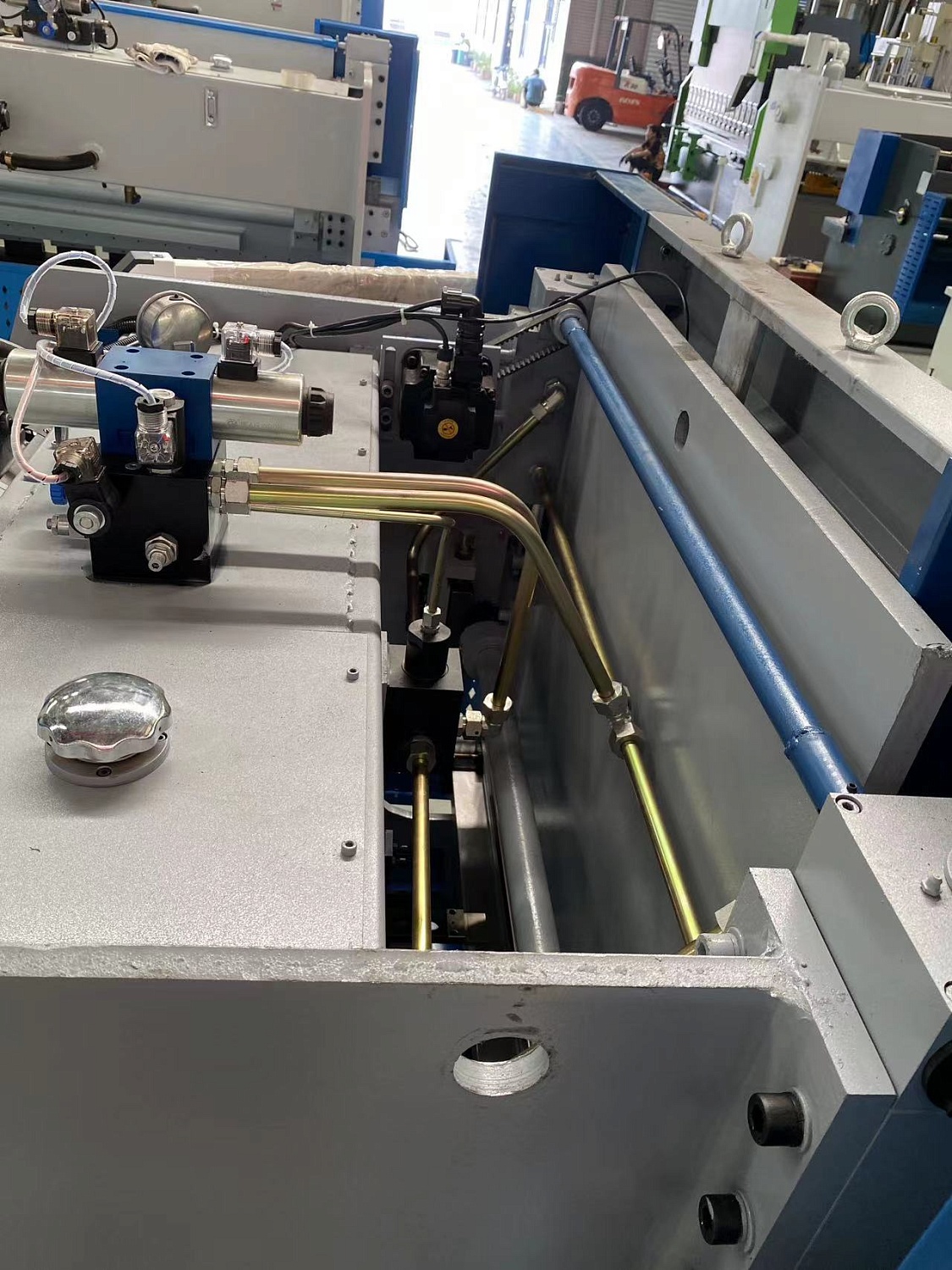 Гидравлический листогибочный пресс 63/2000