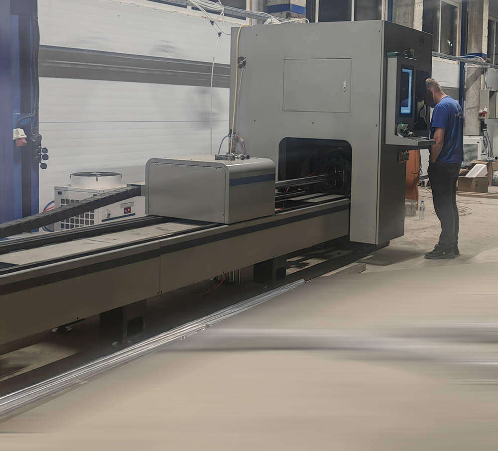 Лазерный труборез мощностью 3000 Вт, 6 метров