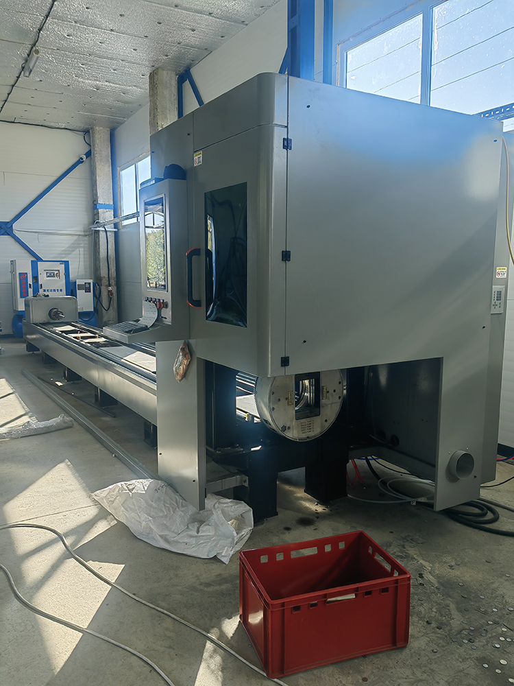 Лазерный труборез мощностью 3000 Вт, 6 метров